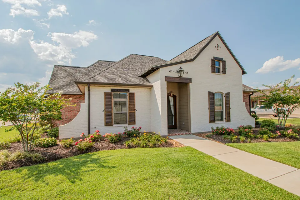 Roofing crew hero imagery from the Abilene Roofing Pros website